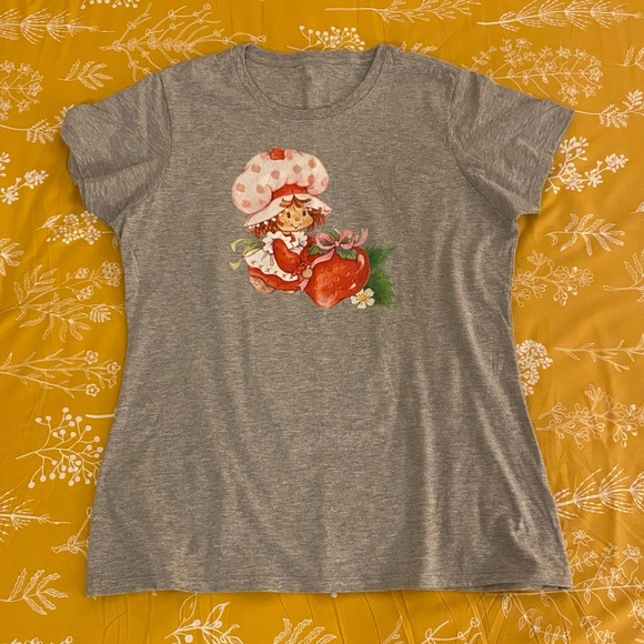 NWOT Strawberry Shortcake tee (M) - Picture 6 of 9